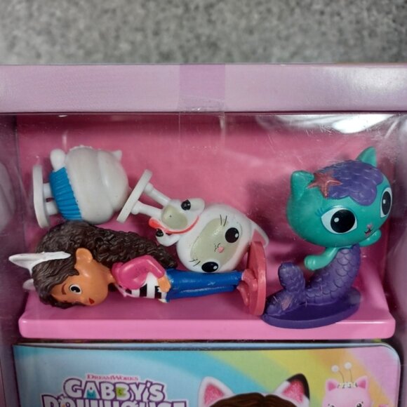 Gabby's Dollhouse Book and Doll Figurines Set Tattle Tale Activity Bundle - Picture 5 of 8
